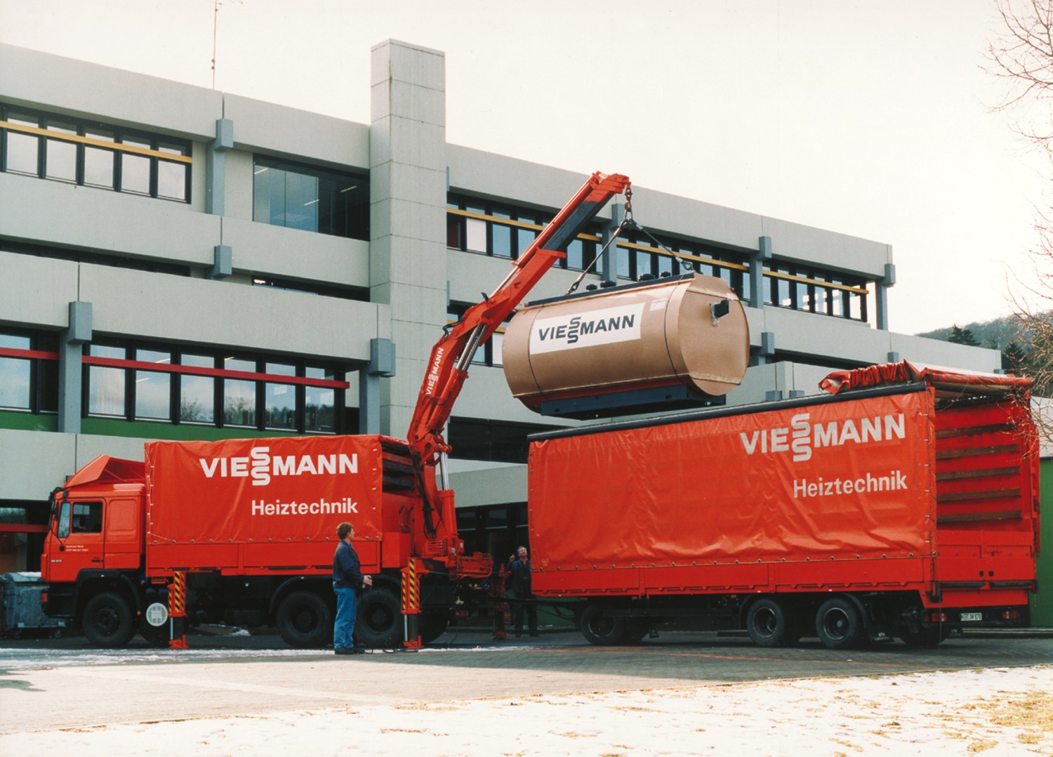 AE507208.jpg